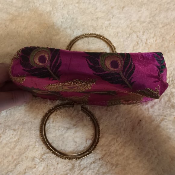 GUC ~ Peacock feather, tropical accessory bag/mini clutch handbag (8" W X 5" H) - Picture 4 of 4